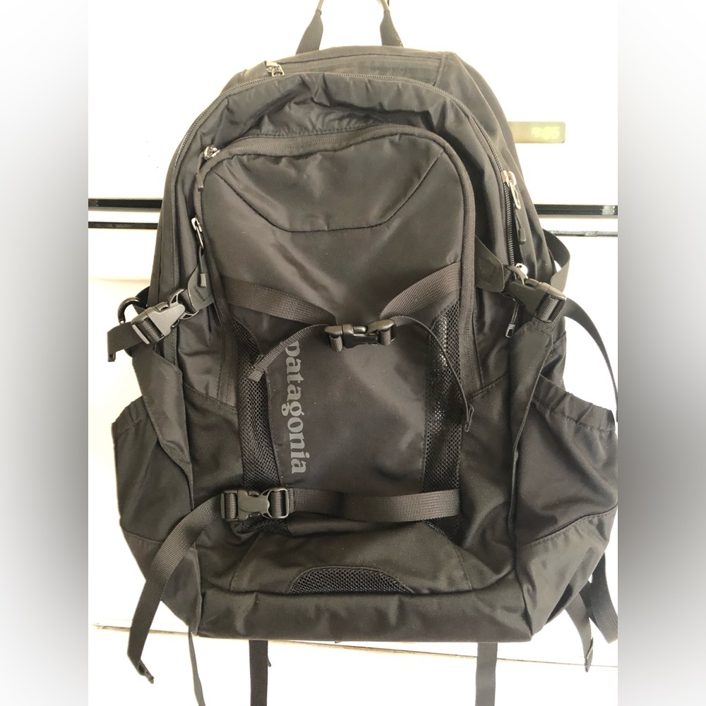 Patagonia Atacama 28L Unisex Backpack Day Hiker Laptop Bag Black